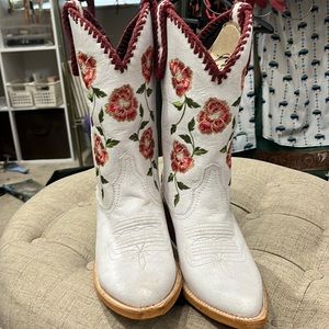 Liberty Black garden snow floral rose sz 8 new